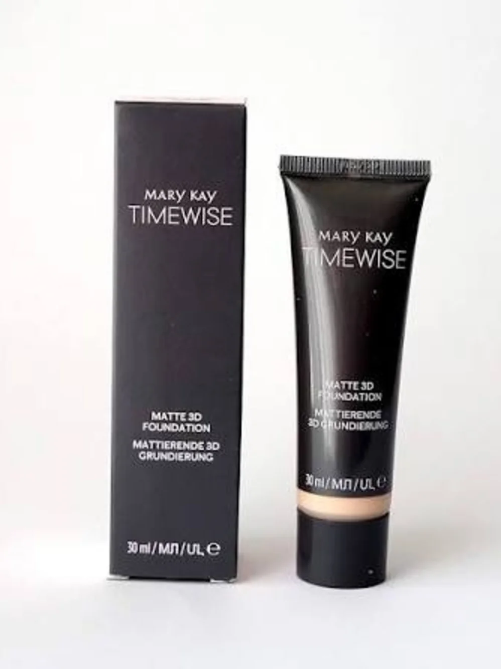 Mary Kay TimeWise Matte 3D Foundation - Black Tube with Beige Base